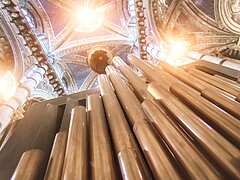 Orgelpfeifen in einer Kirche