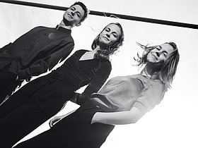 Drei Personen, zwei Frauen, ein Mann, Amelio Trio Gewinner Deutscher Musikwettbewerb 2024, Deutscher Musikrat