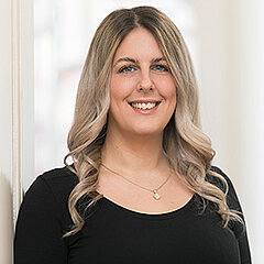 Carolin Oeffner Portraitfoto Carolin Oeffner Zentrale Dienste, Controlling