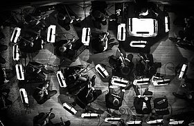 Orchester von oben, schwarz weiße Fotoaufnahme